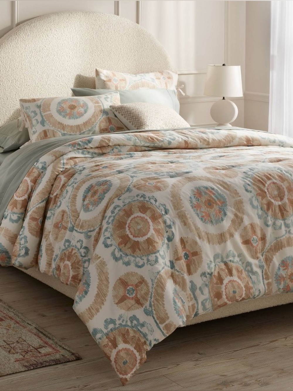New Threshold Queen Boho Comforter & Sham Set Tufted Medallion Beige, Blue Cream
